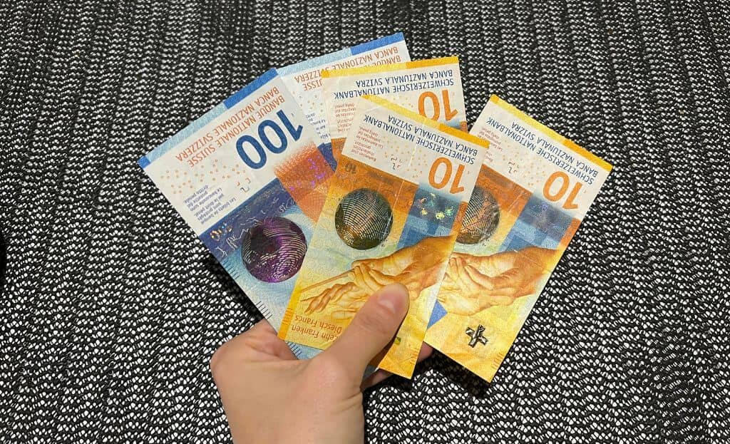 does switzerland use the euro swiss francs