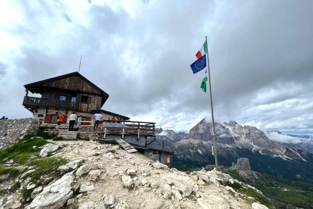 rifugio nuvolaus dolomites 5 torri area